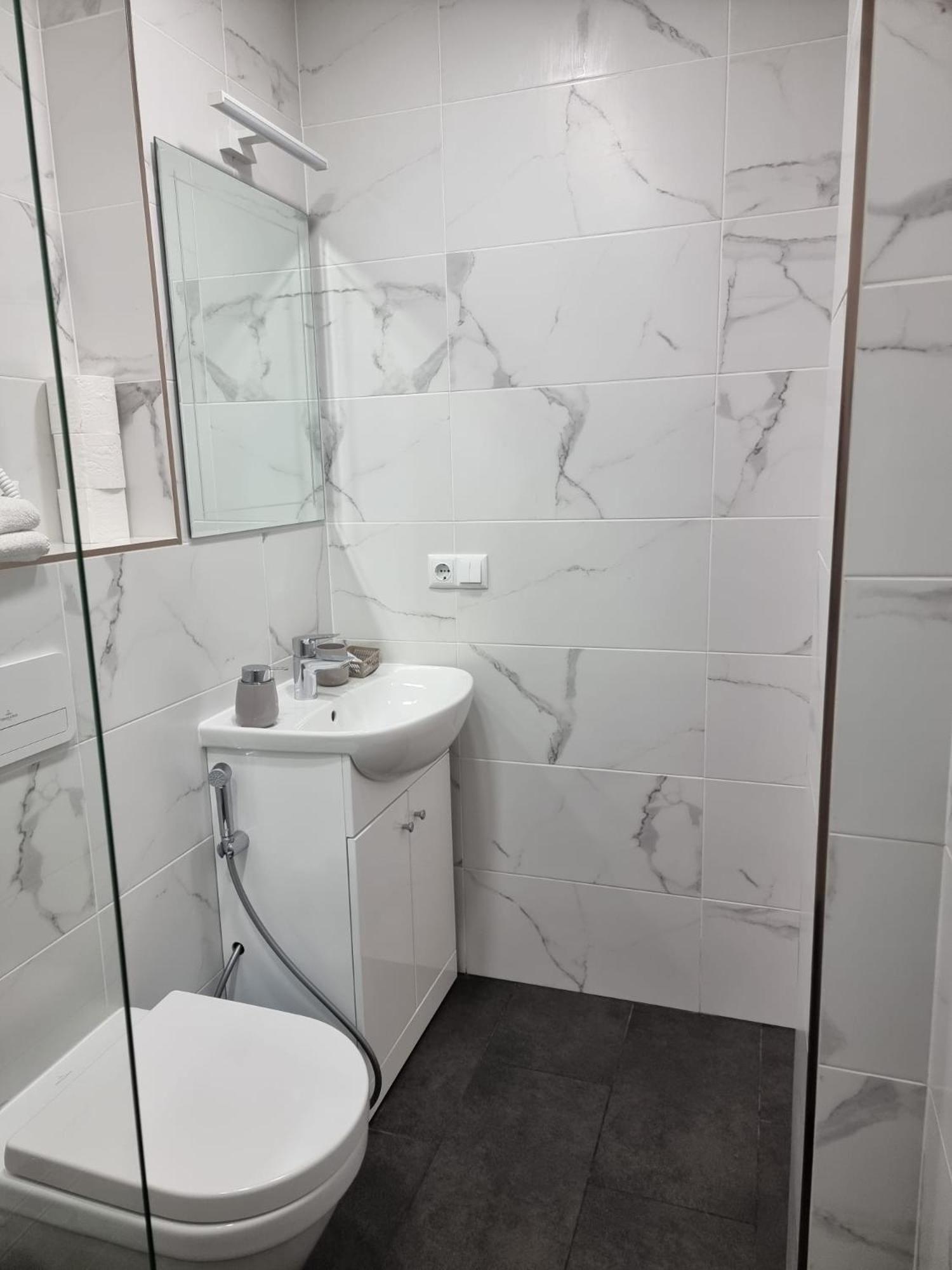 City Inn Riga Apartment, New Renovated In Quiet Center With Balcony With Parking Exterior photo